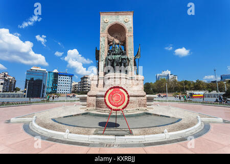 ISTANBUL, TURQUIE - 09 septembre 2014 : Monument à la place Taksim sur Septembre 09, 2014 à Istanbul, Turquie. Banque D'Images