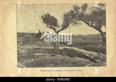 Représente la découverte de la pierre tombale en marbre portant les noms des martyrs Perpetua et Felicitas et de leurs compagnons dans l'ancienne Carthage, Tunisie en 1907, une découverte épigraphique clé pour l'histoire du martyre chrétien primitif. Banque D'Images