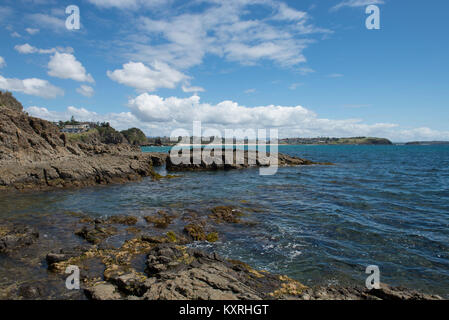 Vue côtière à nord à Jones Beach, près de Kiama en Nouvelle Galles du Sud, Australie. Banque D'Images