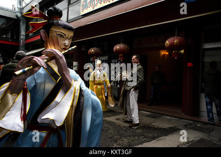 Préparatifs des célébrations pour le Nouvel An chinois 2016 à Prato, Italie Banque D'Images