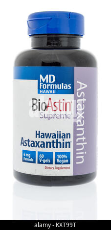Winneconne, WI - 10 janvier 2018 : une bouteille de formules MD Bioastin Axtaxanthin Hawaiian suprême sur un fond isolé. Banque D'Images