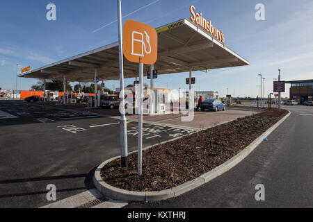 Station essence, Sainsbury's nouveau superstore, Thanet Kent, UK Banque D'Images