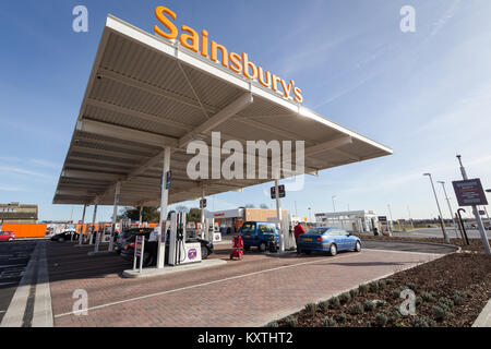 Station essence, Sainsbury's nouveau superstore, Thanet Kent, UK Banque D'Images