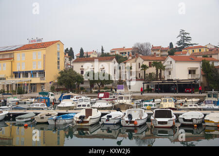 Malinska ville dans la partie nord-ouest de l'île de Krk en Croatie Banque D'Images