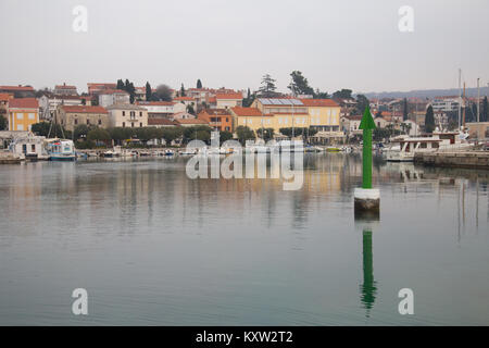 Malinska ville dans la partie nord-ouest de l'île de Krk en Croatie Banque D'Images
