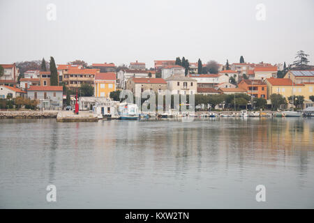 Malinska ville dans la partie nord-ouest de l'île de Krk en Croatie Banque D'Images