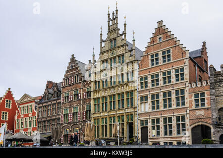 Maisons colorées au bord de la rivière à Gand, Flandre orientale, Belgique Banque D'Images