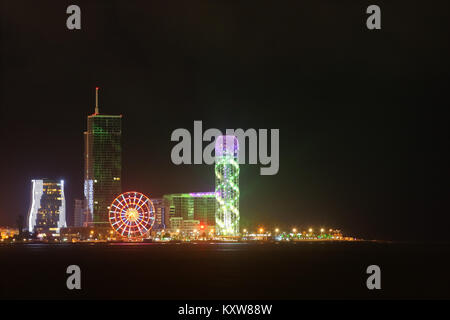 Skyline at night-ville de Batoumi, en Géorgie, une célèbre station balnéaire sur la côte de la Mer Noire Banque D'Images