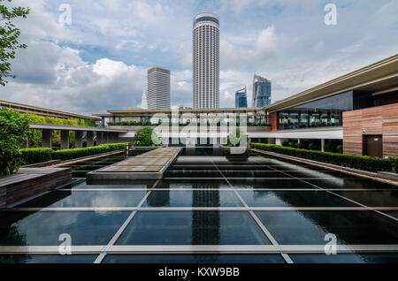 Swissôtel The Stamford Singapore National vu de la galerie jardin sur le toit. L'hôtel a été conçu par l'architecte I.M. L'île, à une altitude de 226m. Banque D'Images