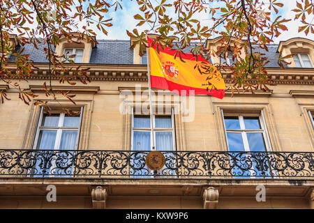 PARIS, FRANCE - 07 octobre 2017 : des détails architecturaux de la façade de l'ambassade d'Espagne à Paris, France Banque D'Images