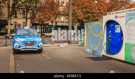 PARIS, FRANCE - 07 octobre 2017 : Taxi Parisien Hype de la Compagnie Electrique Taxi Parisien, la première flotte de taxis de l'hydrogène lancé dans le wor Banque D'Images