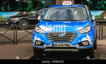 PARIS, FRANCE - 07 octobre 2017 : Taxi Parisien Hype de la Compagnie Electrique Taxi Parisien, la première flotte de taxis de l'hydrogène lancé dans le wor Banque D'Images