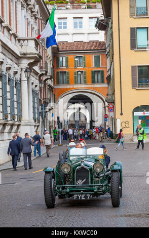 1933 ALFA ROMEO 8C 2300 Monza. Mille Miglia, Brescia, Italie Banque D'Images