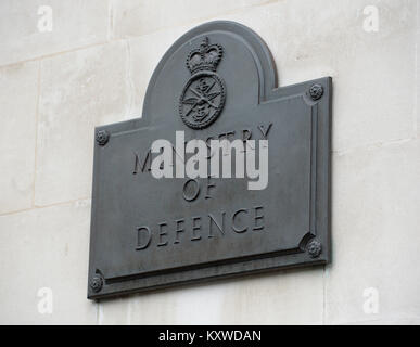 Vue d'affiches pour le ministère de la Défense à Westminster, Londres. Banque D'Images