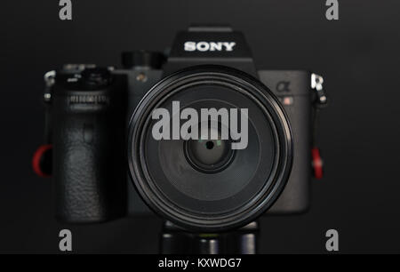 BERLIN, ALLEMAGNE - janvier 02, 2018 : a7R Sony Alpha II-focalisation rapide Mirrorless et 4K-appareil photo numérique prise de vue Banque D'Images