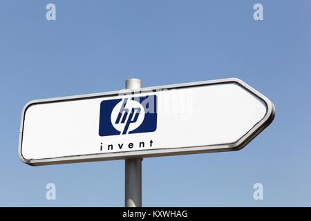 Grenoble, France - le 24 juin 2017 : Hewlett-Packard panneau routier. Banque D'Images