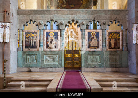 MTSKHETA (GÉORGIE) - 16 septembre 2015 : l'intérieur de la cathédrale de Svetitskhoveli. C'est une cathédrale orthodoxe de Géorgie Géorgie Mtskheta, situé dans Banque D'Images