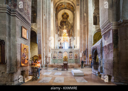 MTSKHETA (GÉORGIE) - 16 septembre 2015 : l'intérieur de la cathédrale de Svetitskhoveli. C'est une cathédrale orthodoxe de Géorgie Géorgie Mtskheta, situé dans Banque D'Images