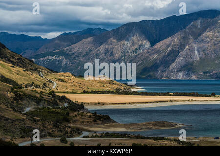 Hawea et mountainsLake, Otago, Nouvelle-Zélande Banque D'Images