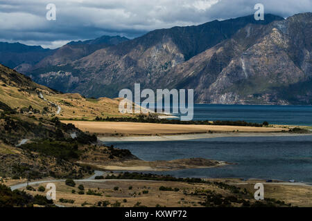 Hawea et mountainsLake, Otago, Nouvelle-Zélande Banque D'Images