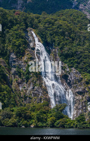 Cascades de Milford Sound, Nouvelle Zélande Banque D'Images