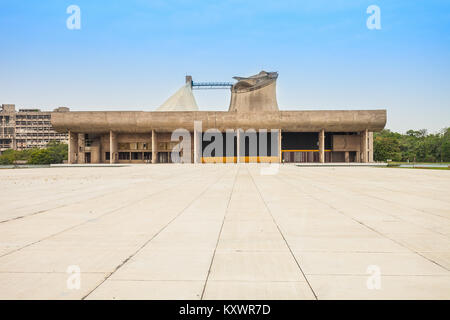 CHANDIGARH, INDE - Novembre 04, 2015 : Le bâtiment d'assemblage dans le capitole complexe de Chandigarh, Inde Banque D'Images