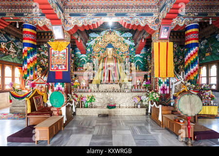 BODH GAYA, INDE - 15 NOVEMBRE 2015 : Monastère Royal Bhoutan Bhoutan (Temple) de l'intérieur, près de son Temple de la Mahabodhi à Bodh Gaia, l'état du Bihar en Inde Banque D'Images