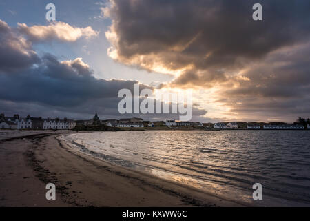 Port Ellen bay et maisons en soir soleil, Isle of Islay Banque D'Images