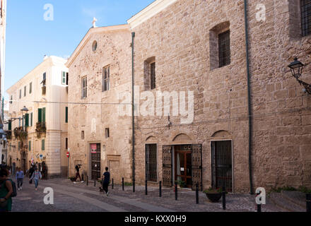 Point de vue des petites rues du centre historique. Alghero, Sardaigne. Italie Banque D'Images