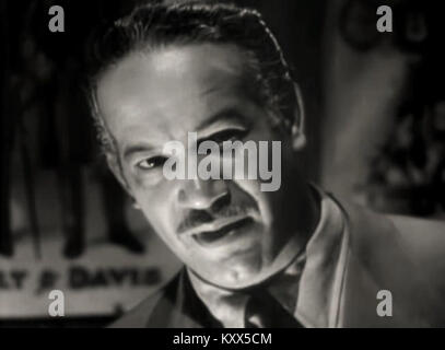 L'acteur Frank Silvera apparaît dans la bande-annonce de Killer's Kiss (1955), un film noir réalisé par Stanley Kubrick, connu pour sa cinématographie stylisée et ses thèmes psychologiques. Banque D'Images