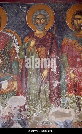 Les fresques présentées par Nicolas de Varoš représentent l'art religieux byzantin, représentant des saints, des événements bibliques et des scènes symboliques avec des détails complexes et des couleurs vives typiques des traditions orthodoxes médiévales. Banque D'Images