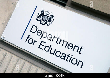 Signer au ministère de l'éducation dans la région de Westminster, Londres Banque D'Images