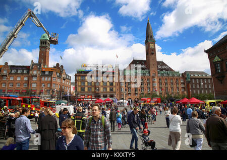 Copenhague, Danemark - août 14, 2016 : Scandic Palace Hotel est un hôtel-résidence sur place de l'Hôtel de ville et beaucoup de piétons, dans l'Hôtel de Ville Banque D'Images