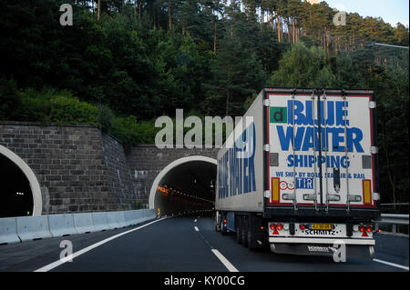 A13 Autoroute du Brenner A13 Autoroute du Brenner en à Innsbruck, Tyrol, Autriche. 8 août 2016 © Wojciech Strozyk / Alamy Stock Photo Banque D'Images