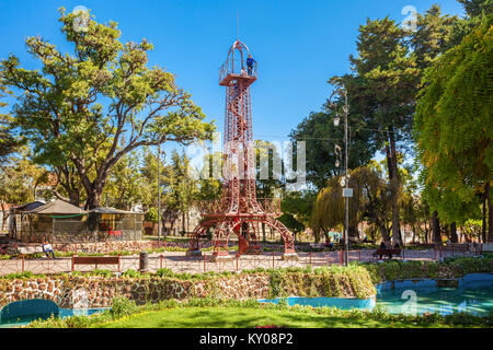 SUCRE, BOLIVIE - 22 MAI 2015 : comme la Tour Eiffel Tower dans Parc Simon Bolivar à Sucre, capitale de la Bolivie. Banque D'Images