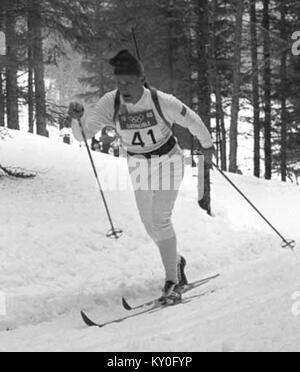 Une photographie de 1968 d'Holmfrid Olsson prise à Grenoble, France, montrant le biathlète suédois pendant les Jeux Olympiques d'hiver, capturant un moment dans l'histoire du sport. Banque D'Images