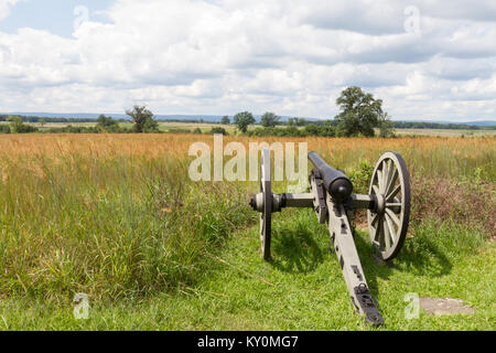 Vue ouest de l'Union européenne sur la ligne de crête vers le cimetière ferme Klingle (bâtiment rouge L D C) , Gettysburg National Military Park, New Jersey, USA. Banque D'Images