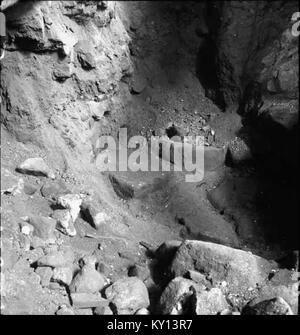 L'église de Fogdö, située en Suède, est une église médiévale de style roman incluse dans les archives du KMB, connue pour son importance historique et architecturale. Banque D'Images