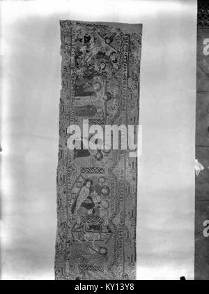 L'église de Fogdö, située en Suède, est une église médiévale répertoriée dans les archives du Conseil du patrimoine national suédois (KMB). L'église est remarquable pour son style architectural roman et son importance historique dans la région. Banque D'Images