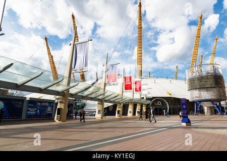 Londres, Royaume-Uni - 25 juin 2017 - L'O2 et le Peninsula Square à Greenwich Banque D'Images