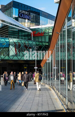 Le centre commercial Westfield à Stratford avec aspers casino en arrière-plan, London, UK Banque D'Images