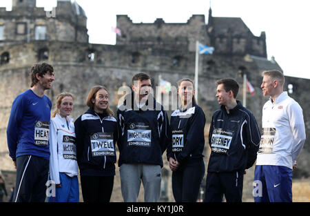 Les athlètes (de gauche à droite) USA Garrett Heath, Ireland's Fionnuala McCormack avec Ecosse de Steph Twell, Jake Wightman, Mhairi Hendry, Sol Sweeney et Andy Vernon pendant un photocall au château d'Édimbourg pour promouvoir la santé simplement grand Édimbourg Winter run qui a lieu demain. ASSOCIATION DE PRESSE Photo. Photo date : Jeudi Vendredi 12, 2018. Crédit photo doit se lire : Andrew Milligan/PA Wire Banque D'Images