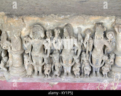 Mahishasurmardini sculptures sur pierre dans le célèbre village-étape à bien d'Abhaneri,Rajasthan, Inde Banque D'Images