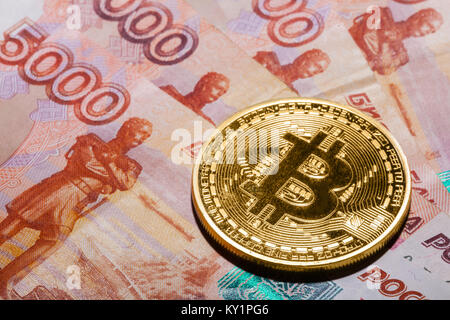 L'un des billets de Bitcoin roubles russes. Banque D'Images