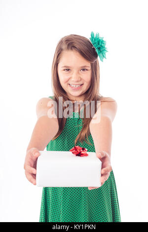 Portrait of happy little girl holding a gift box over white background Banque D'Images