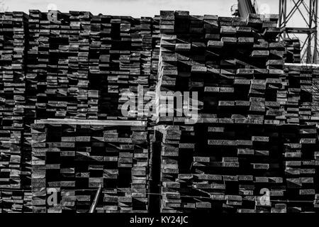 Mill à la production de bois pour la construction et l'envoi de paquets à quelques kilomètres. Wood products. Banque D'Images