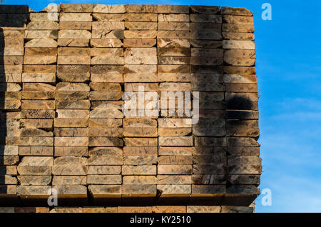 Mill à la production de bois pour la construction et l'envoi de paquets à quelques kilomètres. Wood products. Banque D'Images