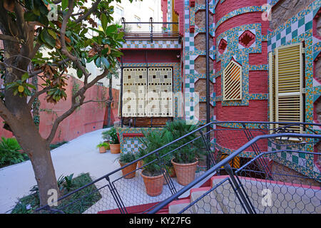 Vue de la Casa Vicens Museum, situé dans une maison historique conçu par l'architecte Antoni Gaudi à Barcelone, Catalogne. Banque D'Images