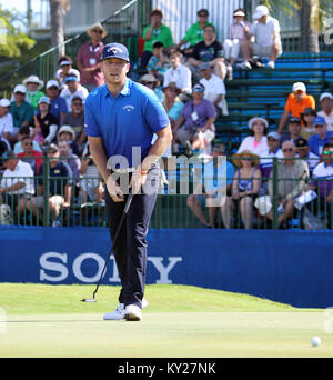 Honolulu, Hawaii, USA. 11 janvier 2018 - Talor Gooch regarde son putt au 18e trou lors du premier tour de la 20e anniversaire de l'ouverture de Sony à l'Waialae Country Club à Honolulu, Hawaï - Michael Sullivan/CSM Crédit : Cal Sport Media/Alamy Live News Banque D'Images