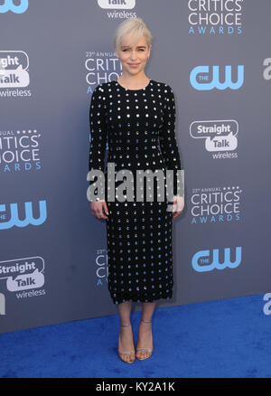 Santa Monica, Californie, USA. Jan 11, 2018. Emilia Clarke. 23Rd Annual Critics Choice Award tenue au Barker Hangar à Santa Monica. Credit : Birdie Thompson/AdMedia/ZUMA/Alamy Fil Live News Banque D'Images